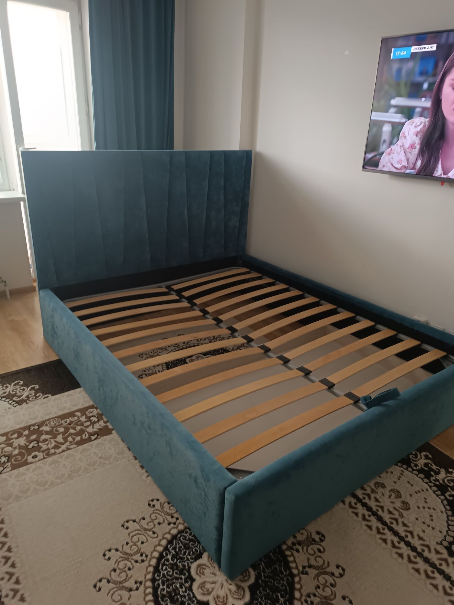 Продам Двухспальную кровать  200*160 в отлично сост с подъёмным механи