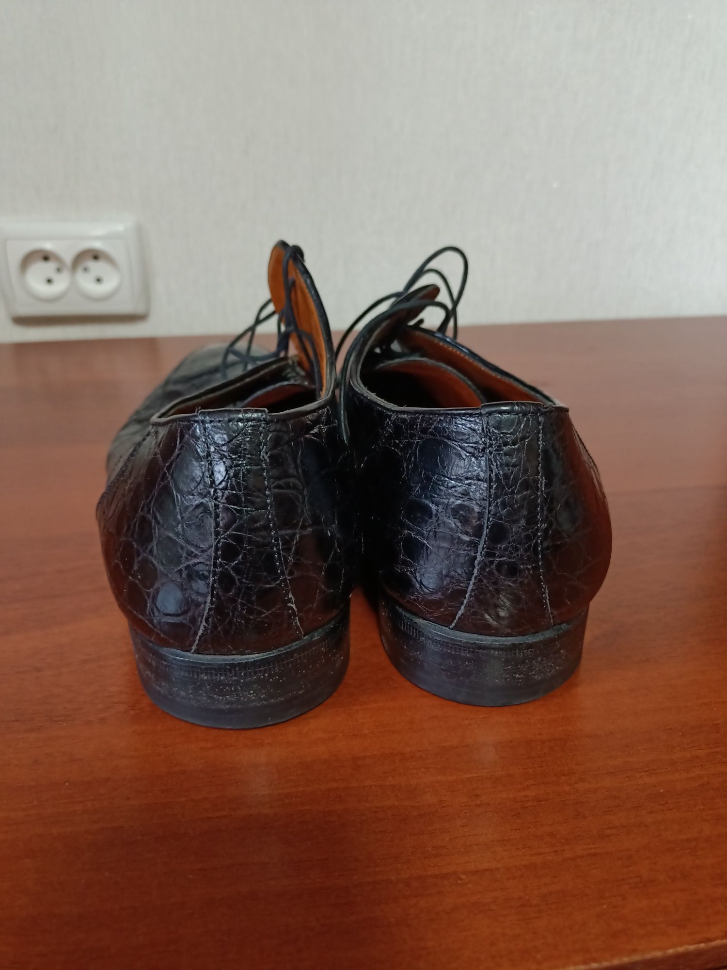 Продам кожаные туфли Морески
