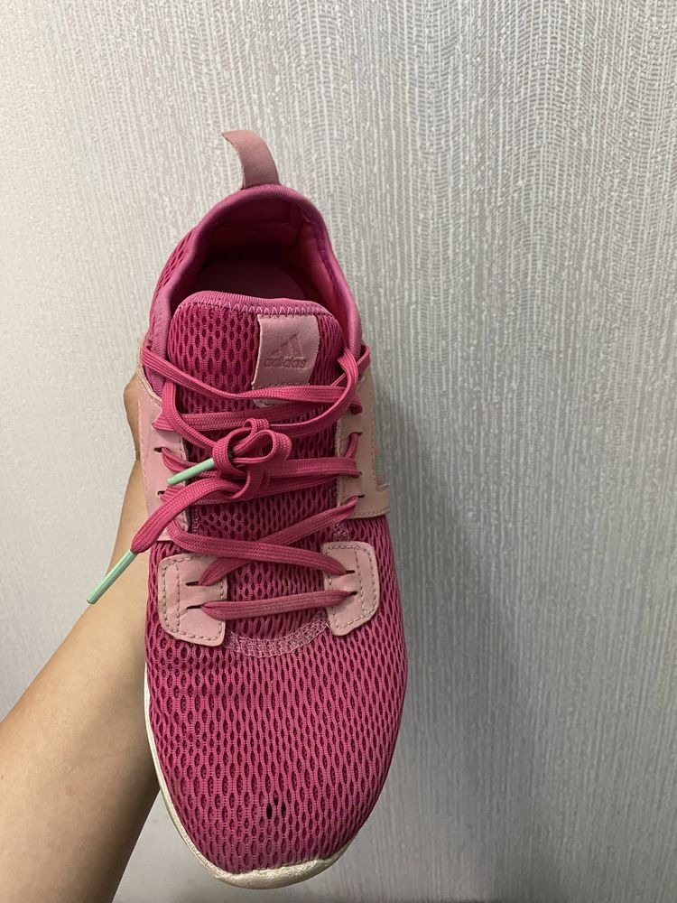 продам женские кроссовки adidas оригинал