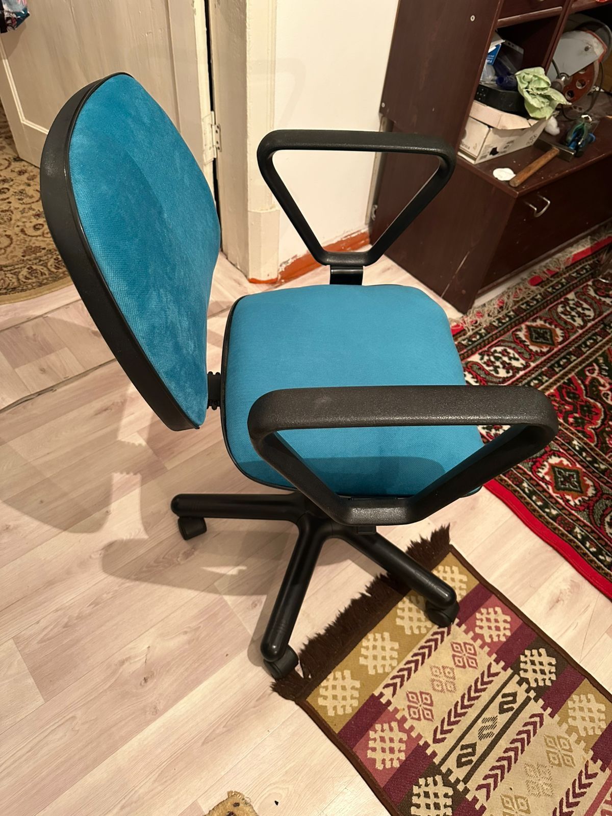 Продам кресло офисное