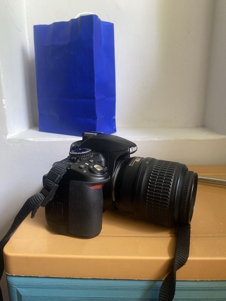 Зеркальный фотоаппарат Nikon D3100 в хорошем состоянии