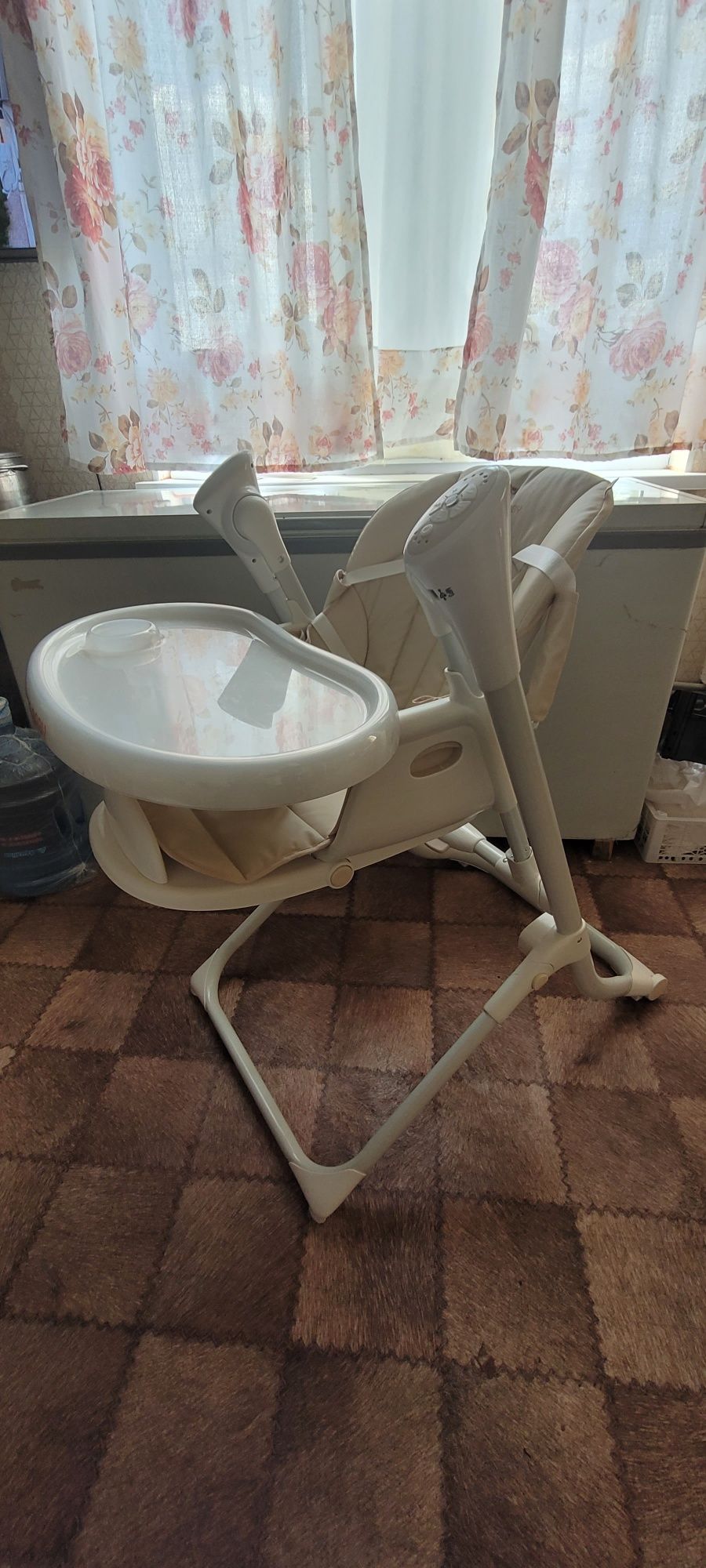 Продам стульчик для кормления ining baby  3 в 1