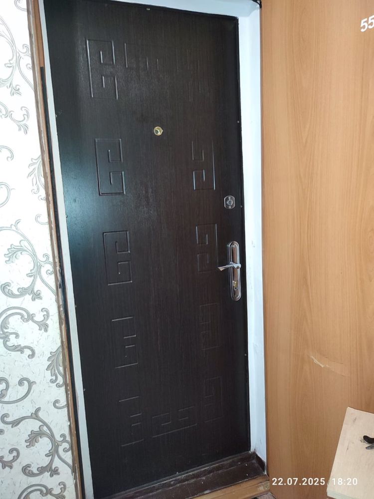 Продам входную дверь