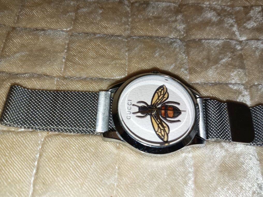 Часы от Gucci (с пчелкой)