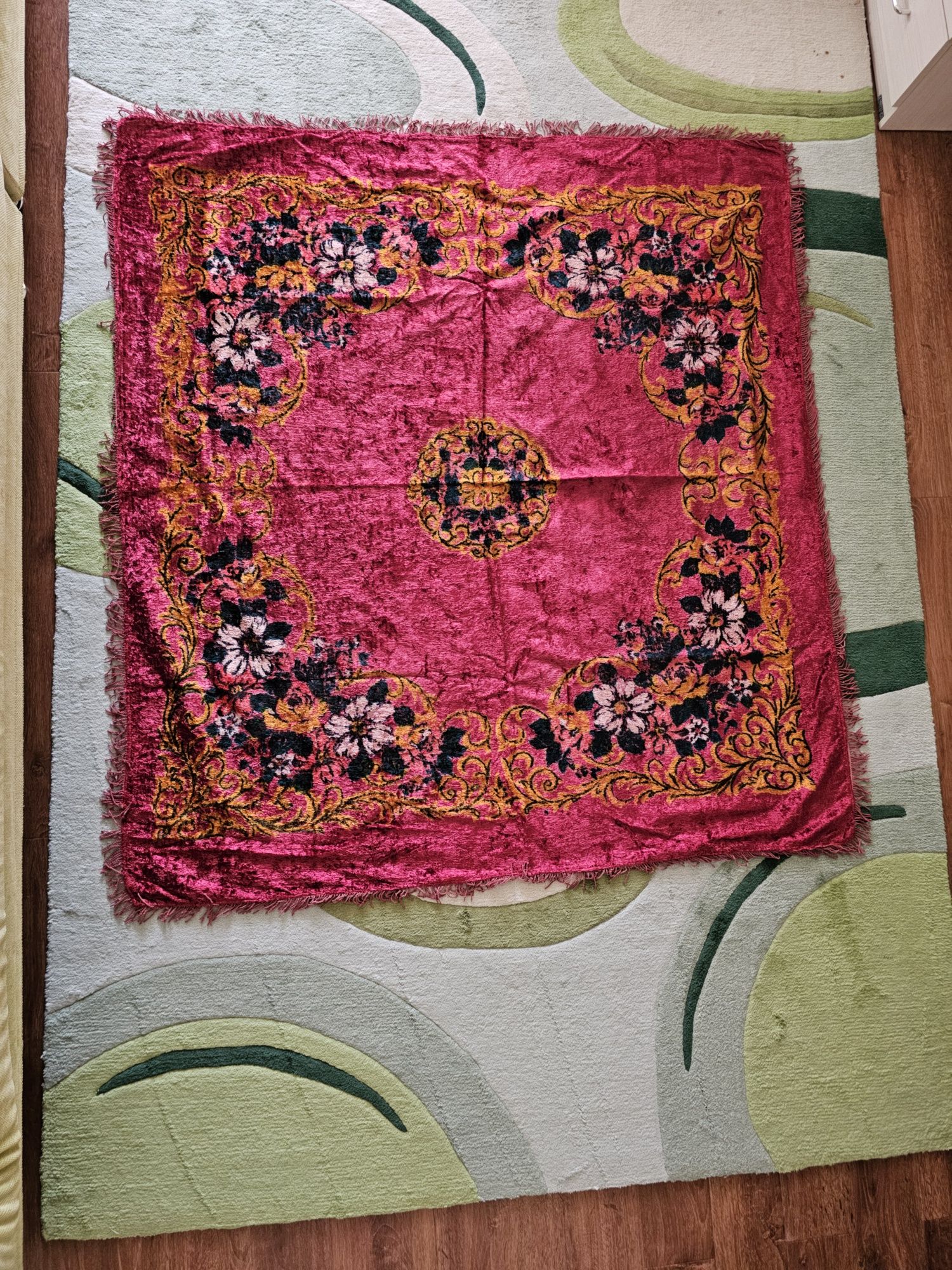 Скатерть советская из бархата 140×130 см