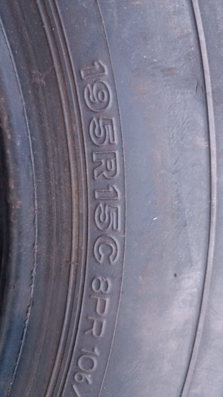 Продаются летние шины, размер 195R15C.  В наличии 3 штуки.