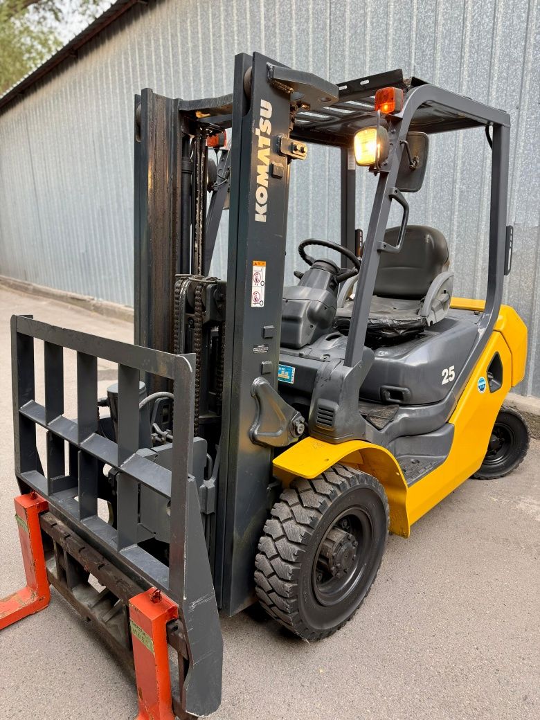 Вилочный погрузчик/кара KOMATSU FG25