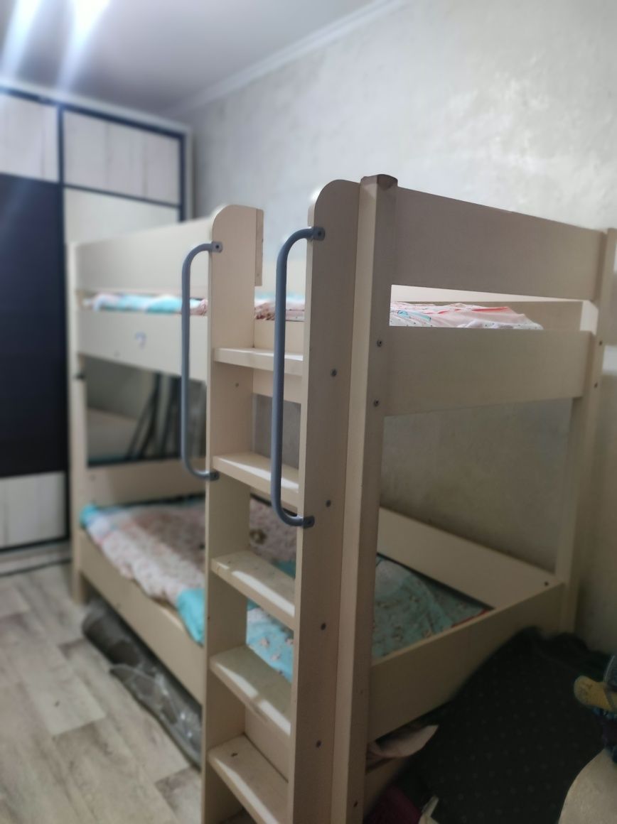 Продам двухъярусную кровать