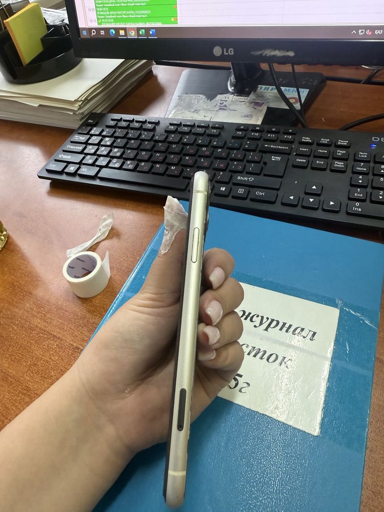 Айфон 11 срочно продам