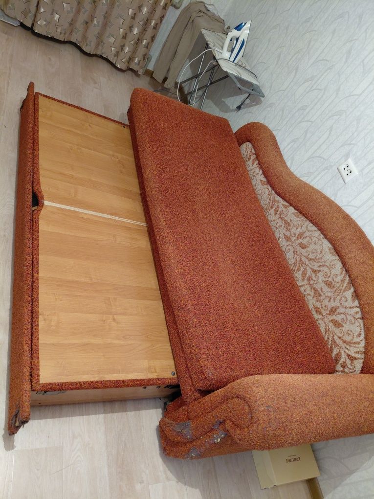 Продам диван ,раскладывается.