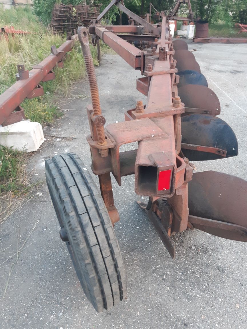 Продам плуг 8.40