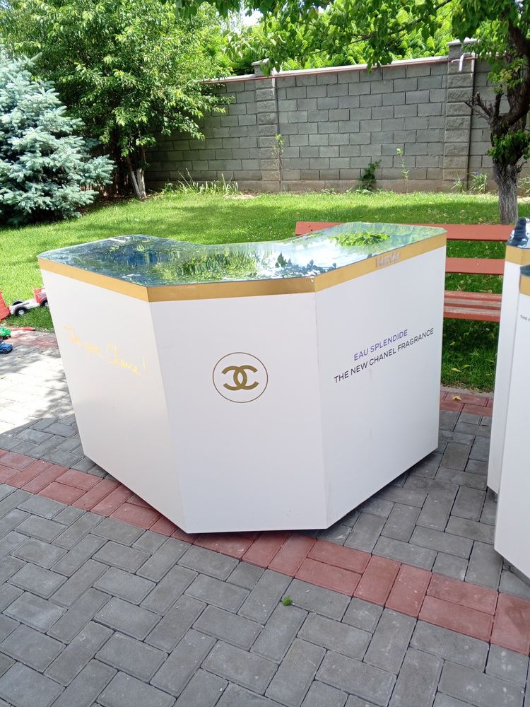 Продам брендовые промо-стойки CHANEL (Chance Chanel)