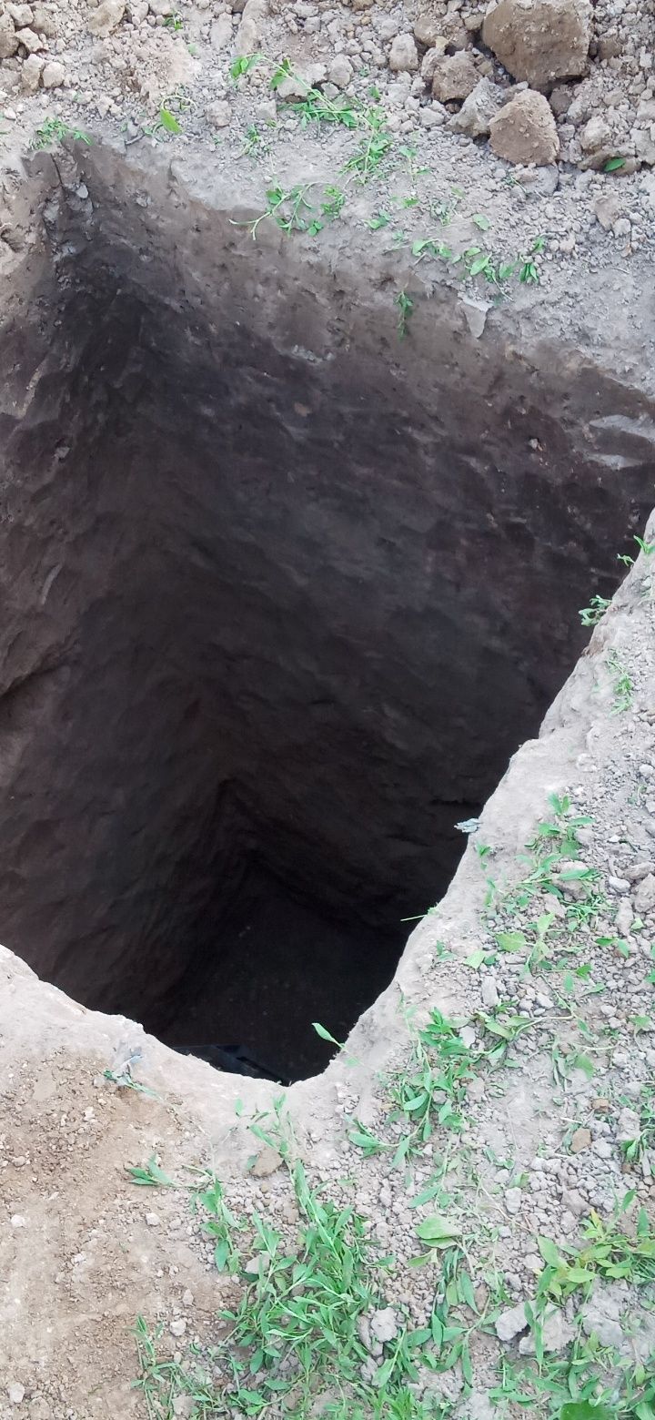 Копаем  туалет  септик траншей  землю ямы
