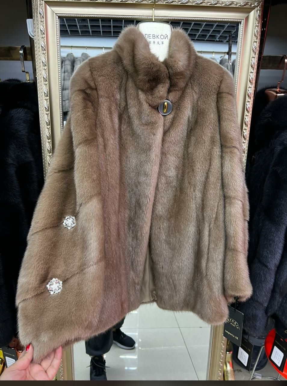 Продам новые норковые шубы