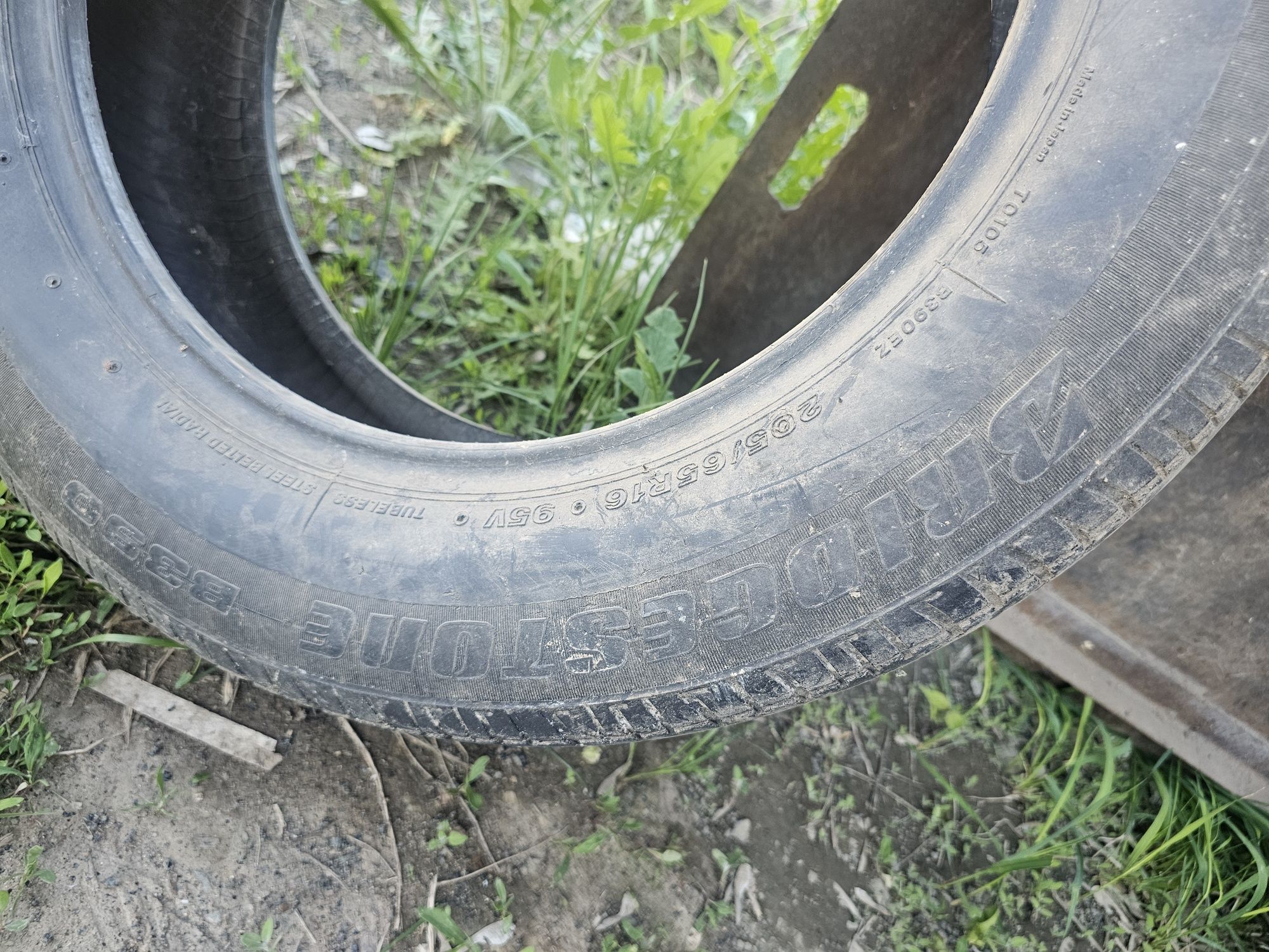 Продам комплект летних шин brigestone 205/65 r16