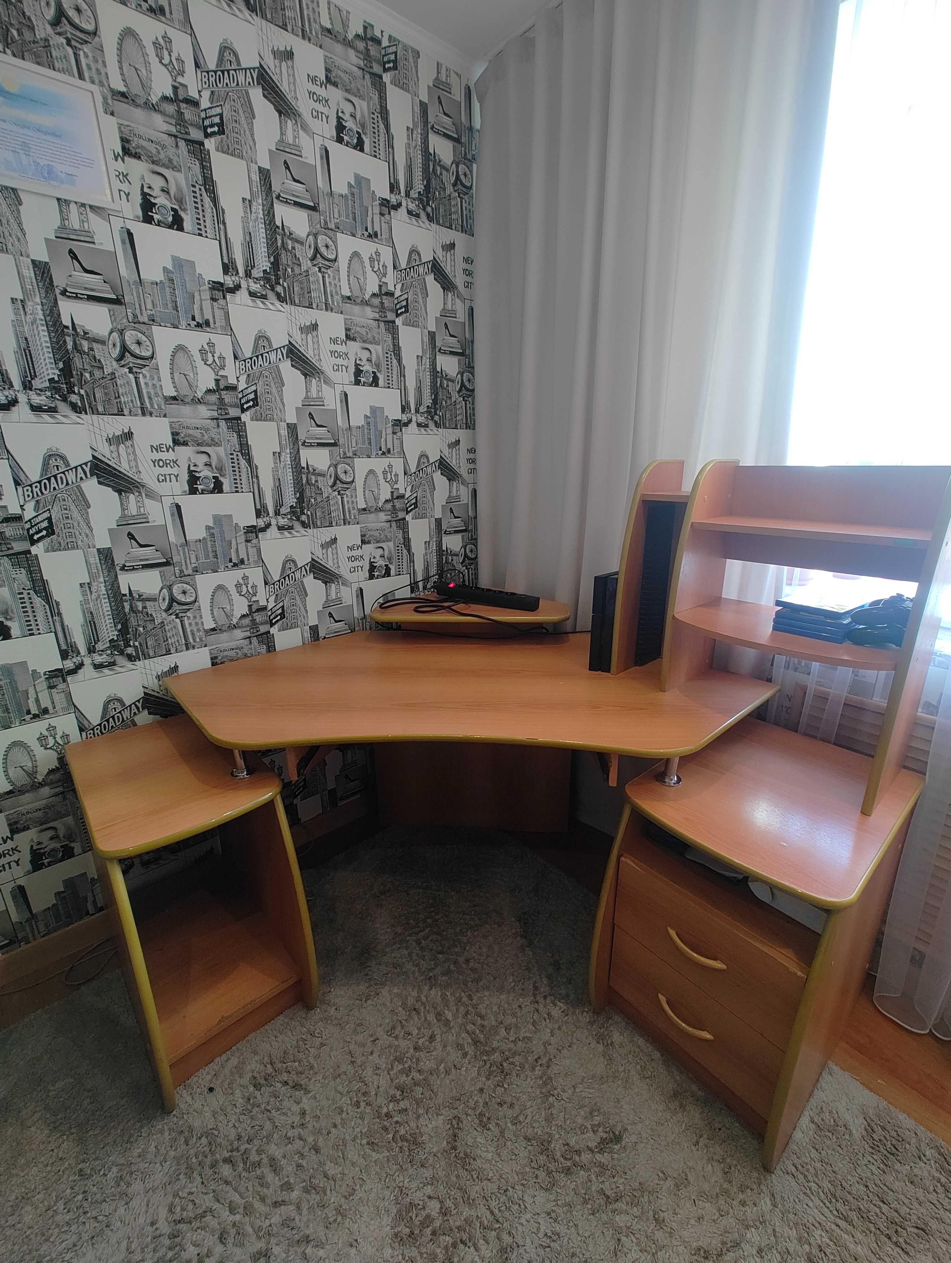 Компьютерный стол