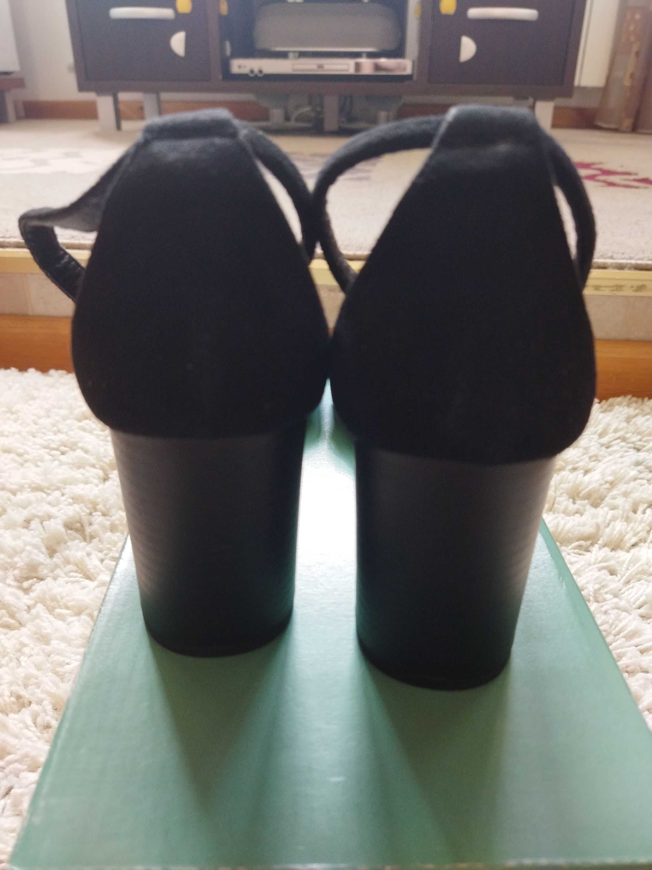 Босоножки Zara Women (Стамбул),р-р 39,замша,новые