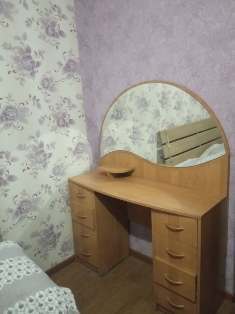Тумбочка с зеркалом