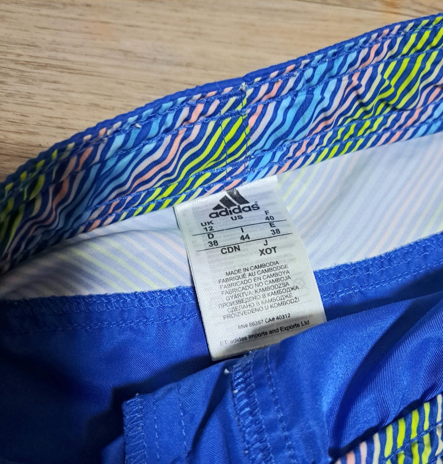 Шорты Adidas оригинал, размер 42-44 в идеальном состоянии