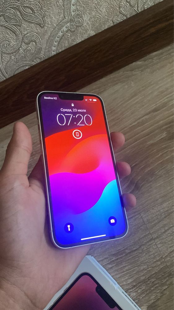iPhone 14 белый цвет