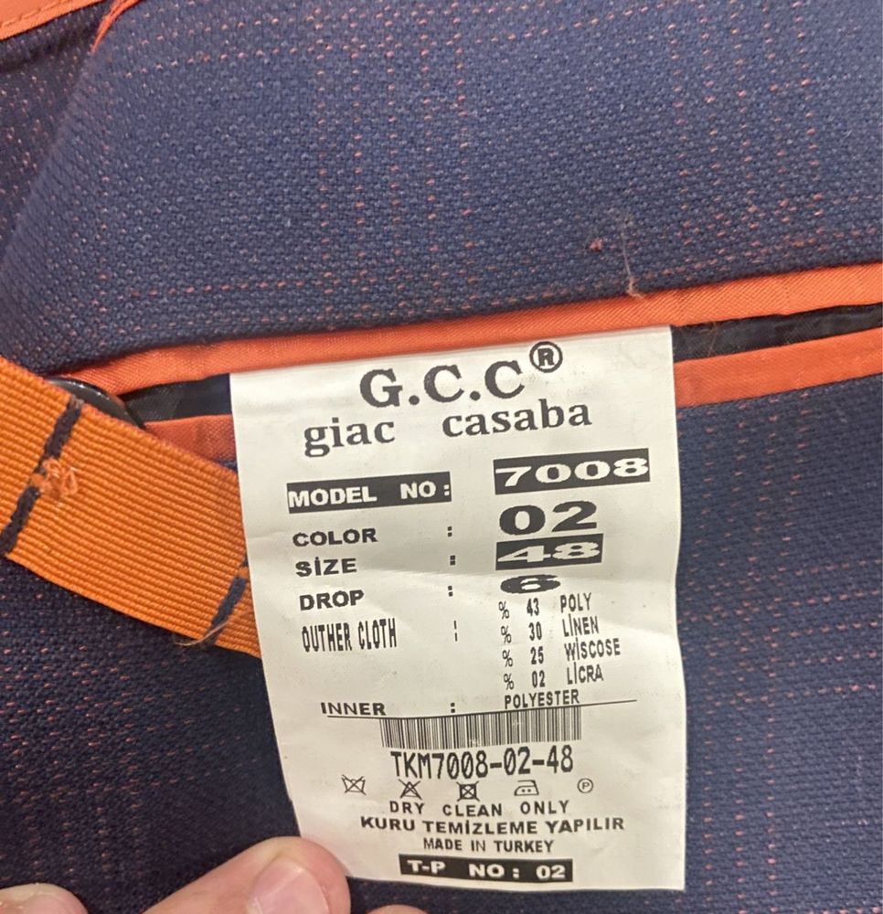 Продаются 2 костюма 3 ка костюмы всего за 20000