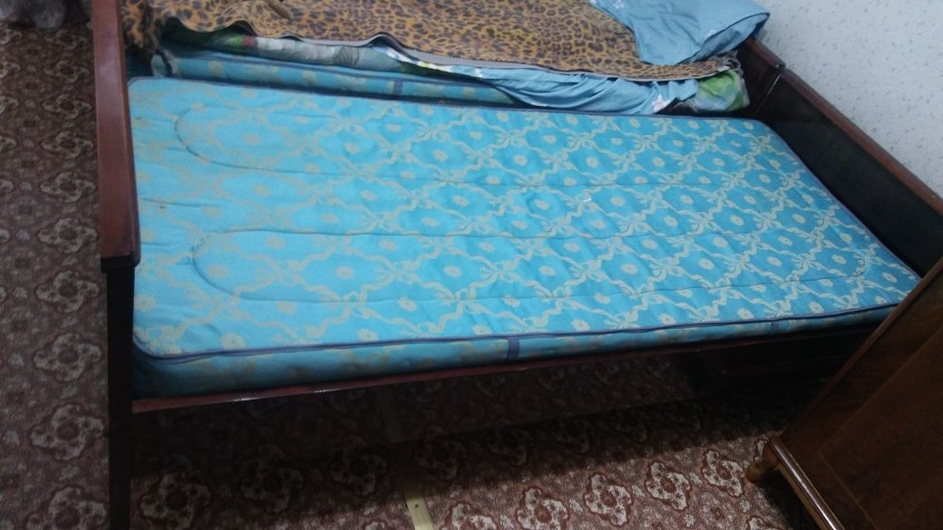 Продам кровать 1,5 спальную