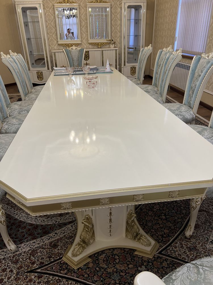 Стол для гостиной
