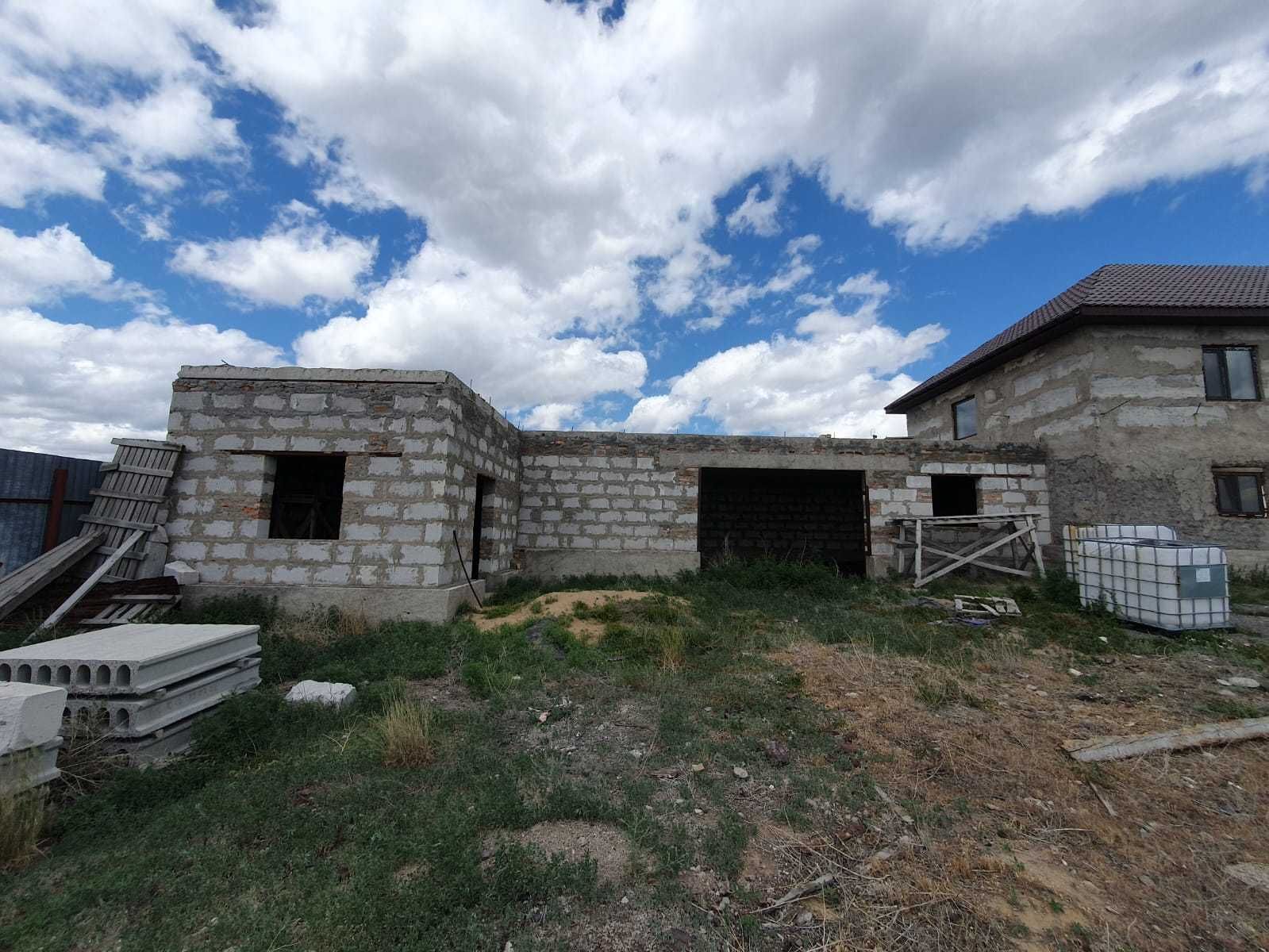 Продам большой 2х уровневый коттедж в Старом городе в черновой
