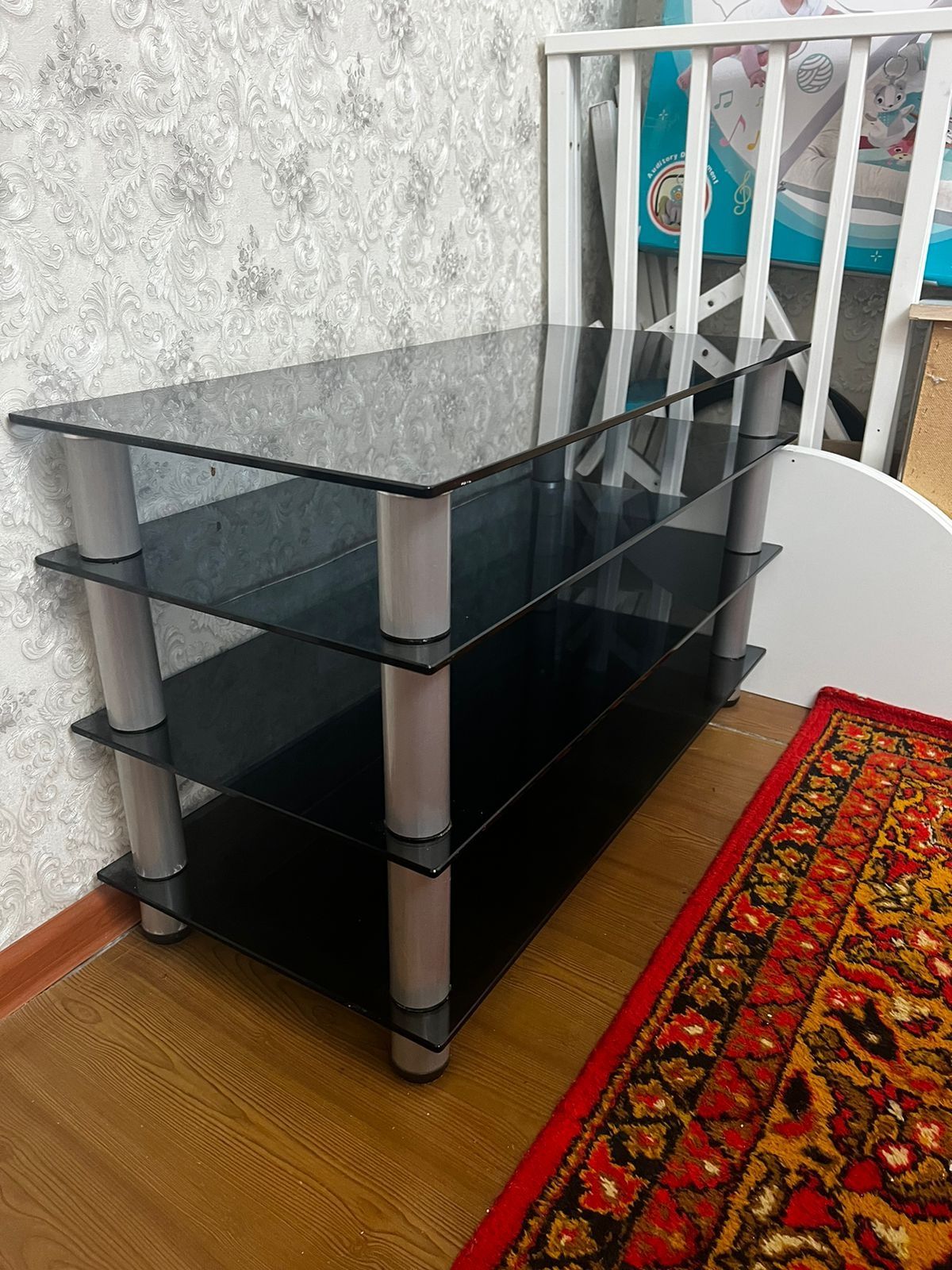 Продаю стеклянную подставку под телевизор