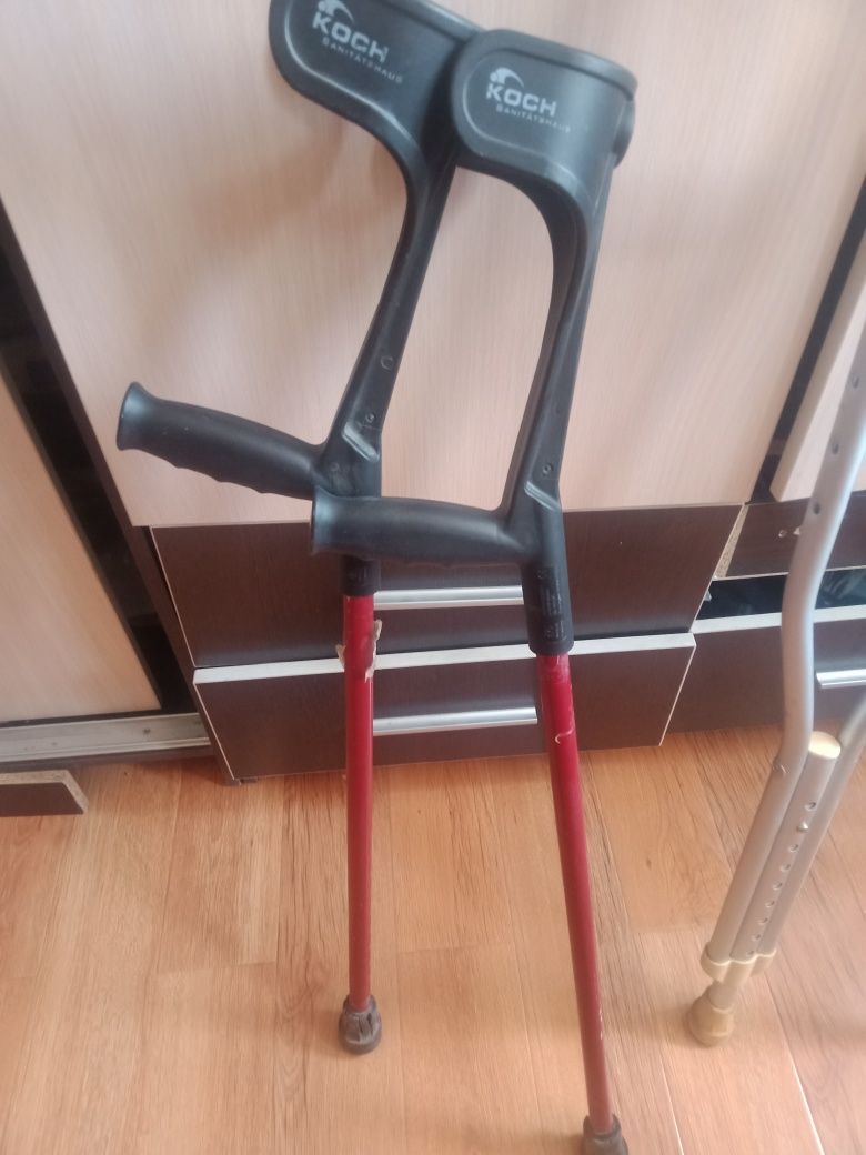 Продам регулируемые подмышечнын костыли , а так же подлокотные