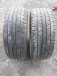 2 шины Dunlop 225 50 R18. На одной шине стоит боковая латка.