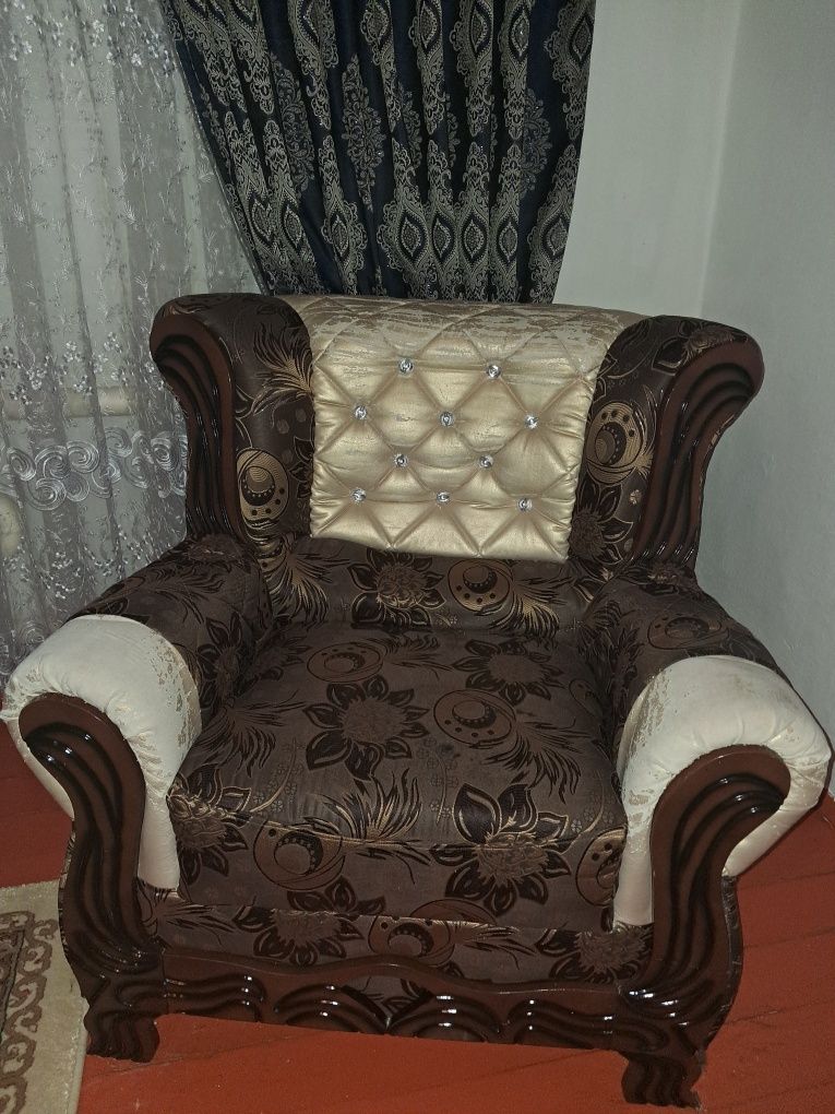 Диван с креслами
