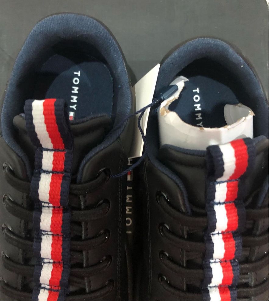 Томми hilfiger кроссовки на мальчика 29размер