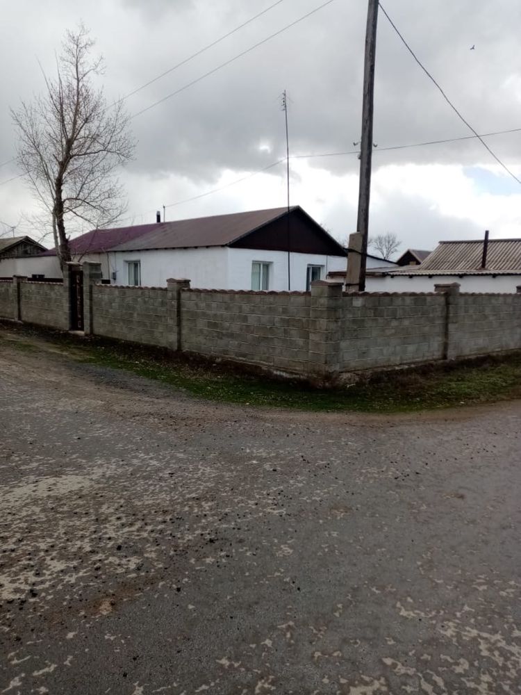 Продам дом в селе Петровка с новой баней