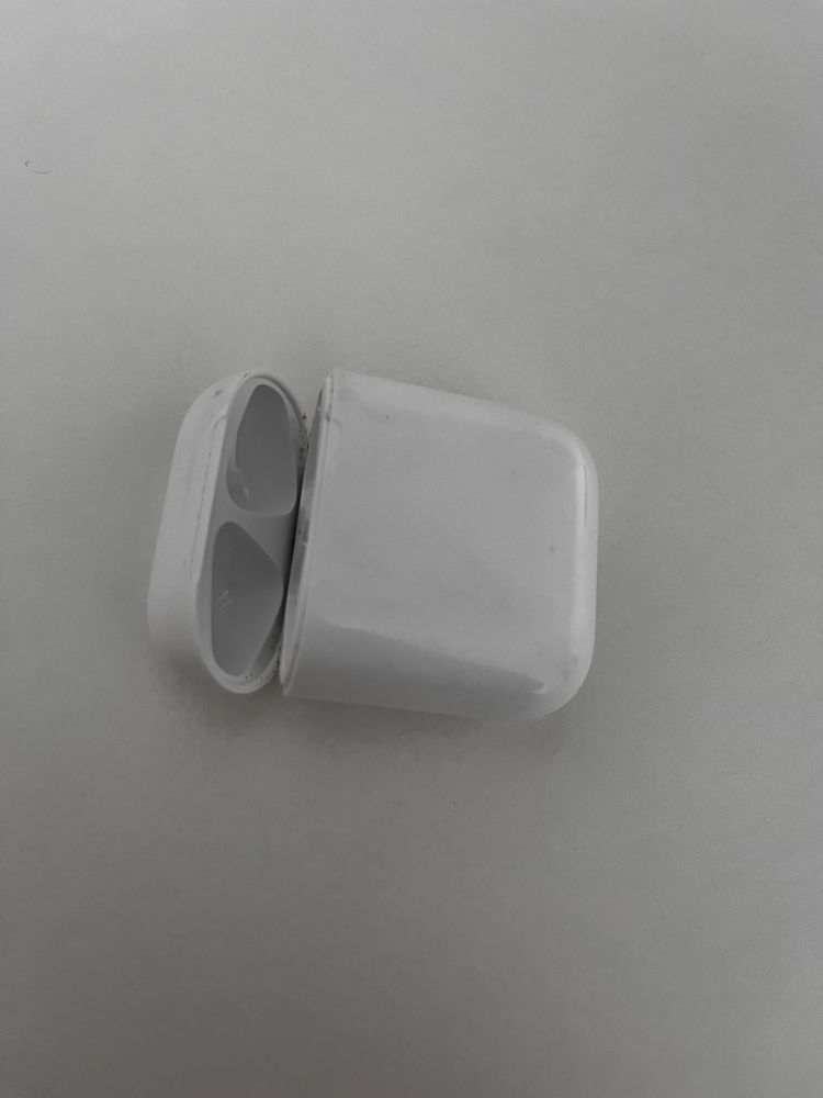 Оригинальный кейс для AirPods 2