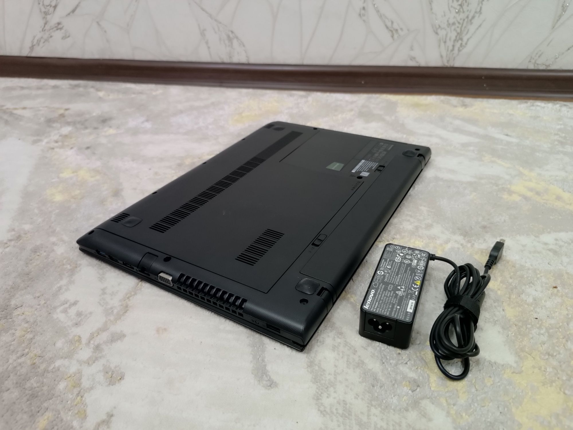 Notebook LENOVO Black Windows 10.