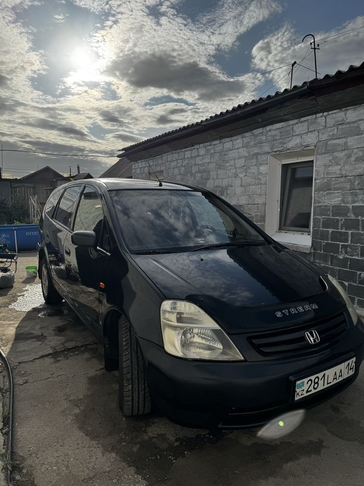 Продаю машину Honda Stream!!