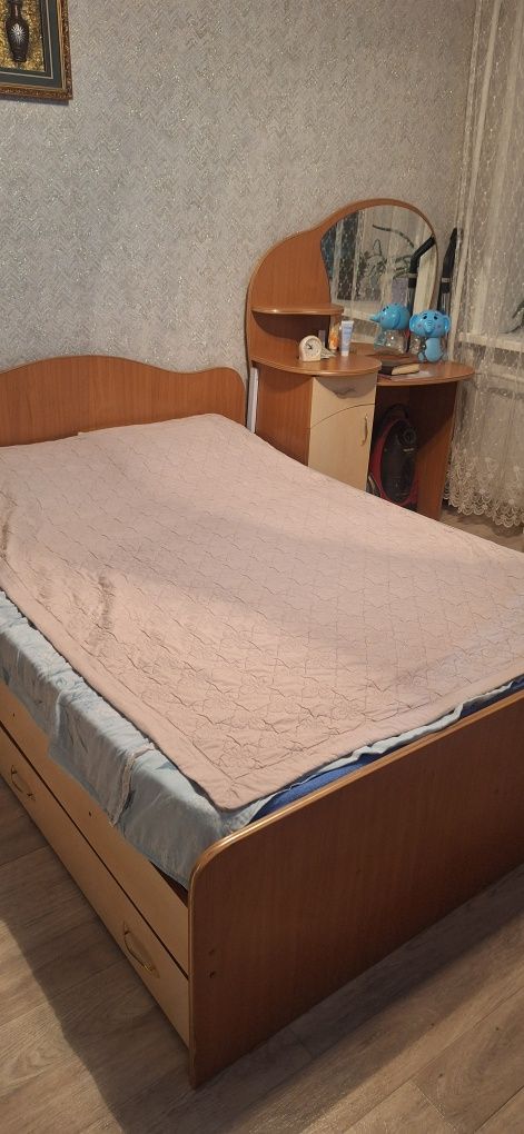 Продам тахту и комод с зеркалом