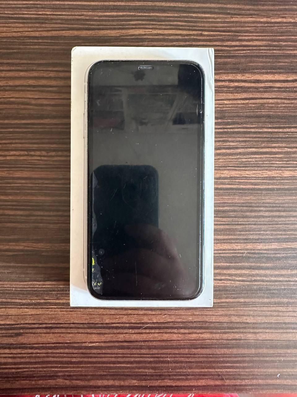 Продам Iphone 11 белого цвета.