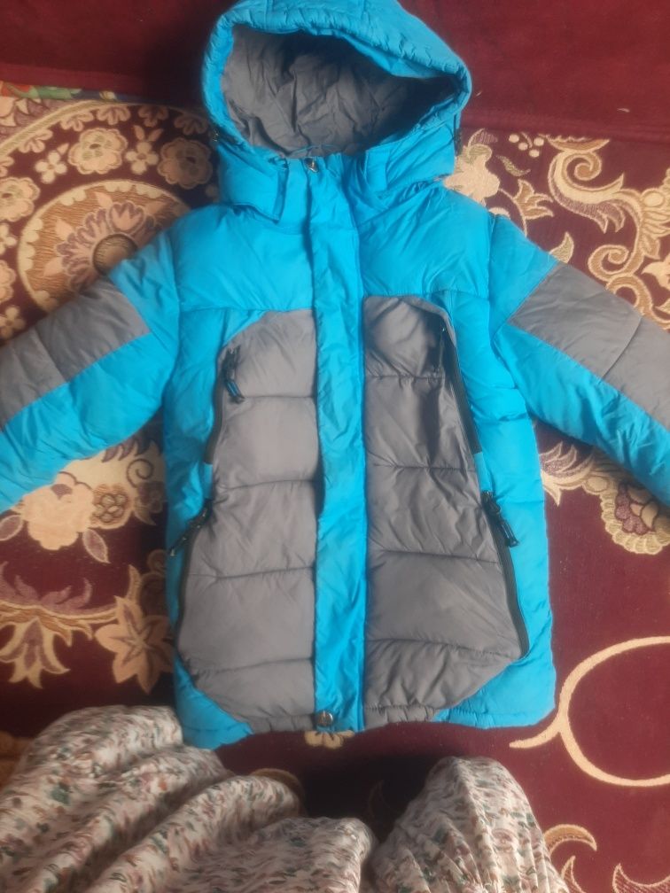 Продам куртки девочек 8-9-10-11лет куртви отличный состояние .
