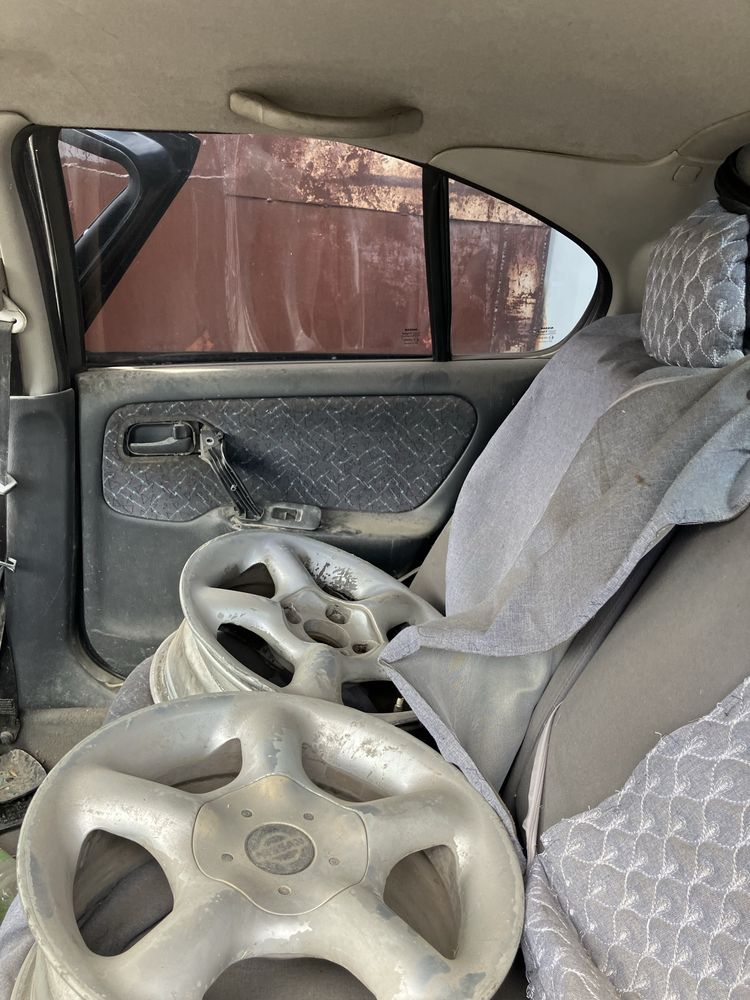 Nissan Primera 98