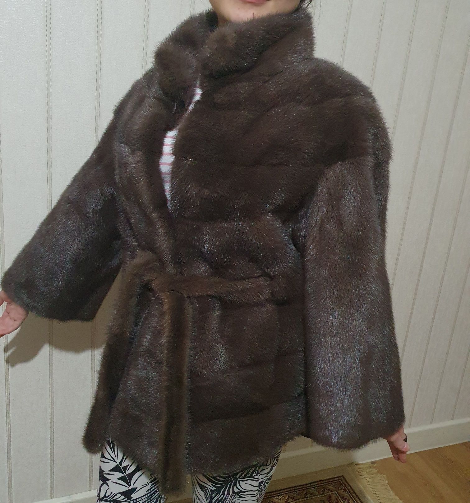 Шуба  норковая .