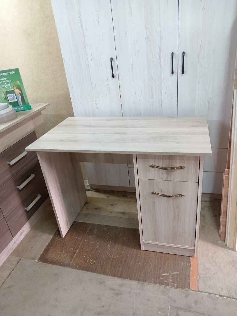 Продам новый письменный стол