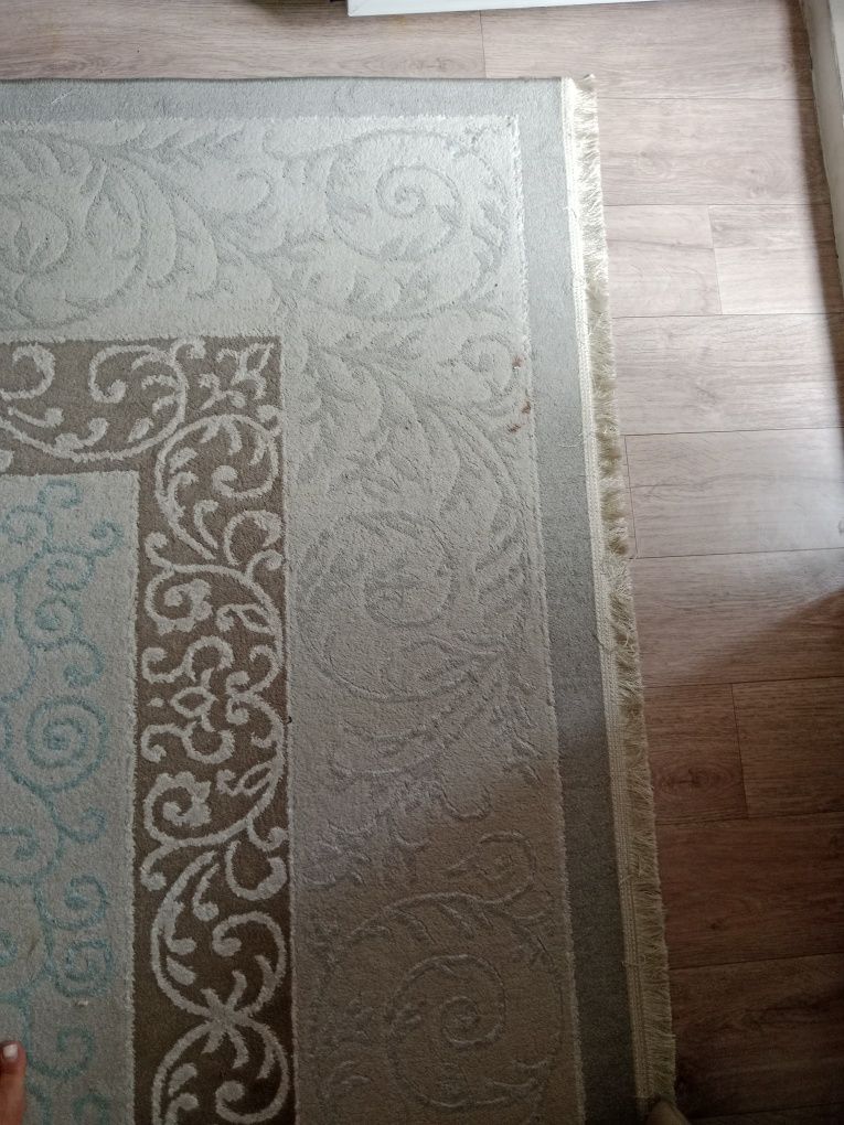 Кілем сатам 300/500 размері. Және қосымша люстра, Ливан кресло т.б зат
