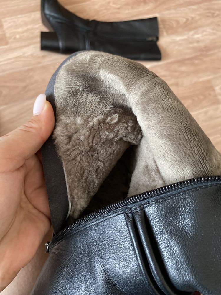 Продам женские зимние сапоги