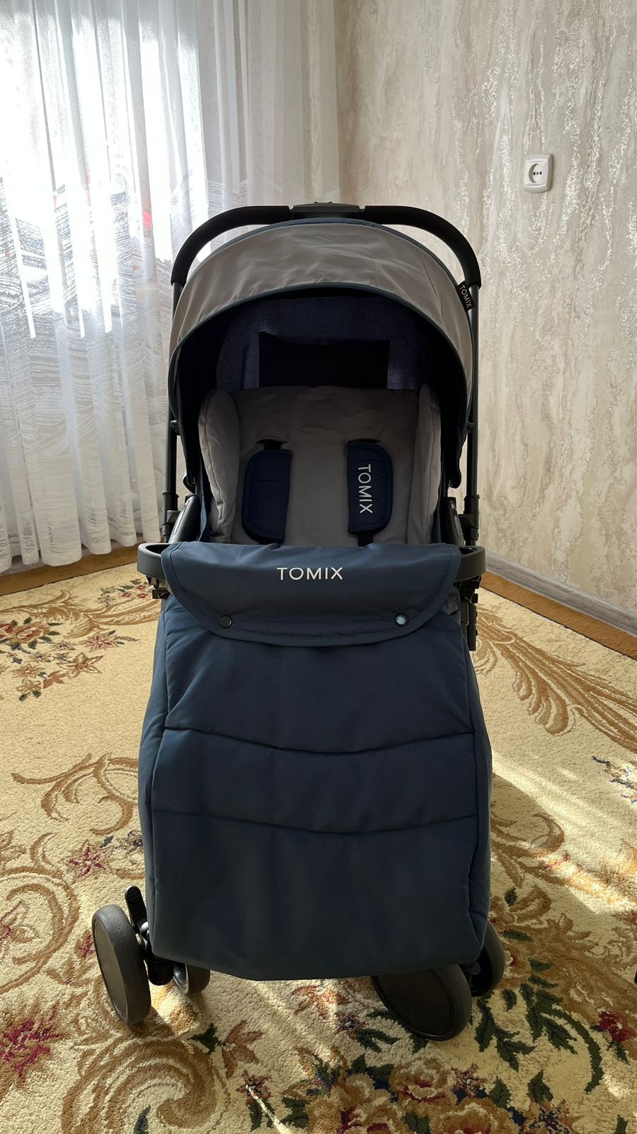Продам новую прогулочную коляску