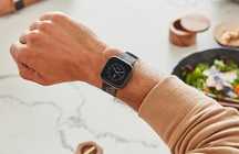 Продам умные часы Fitbit Versa 2
