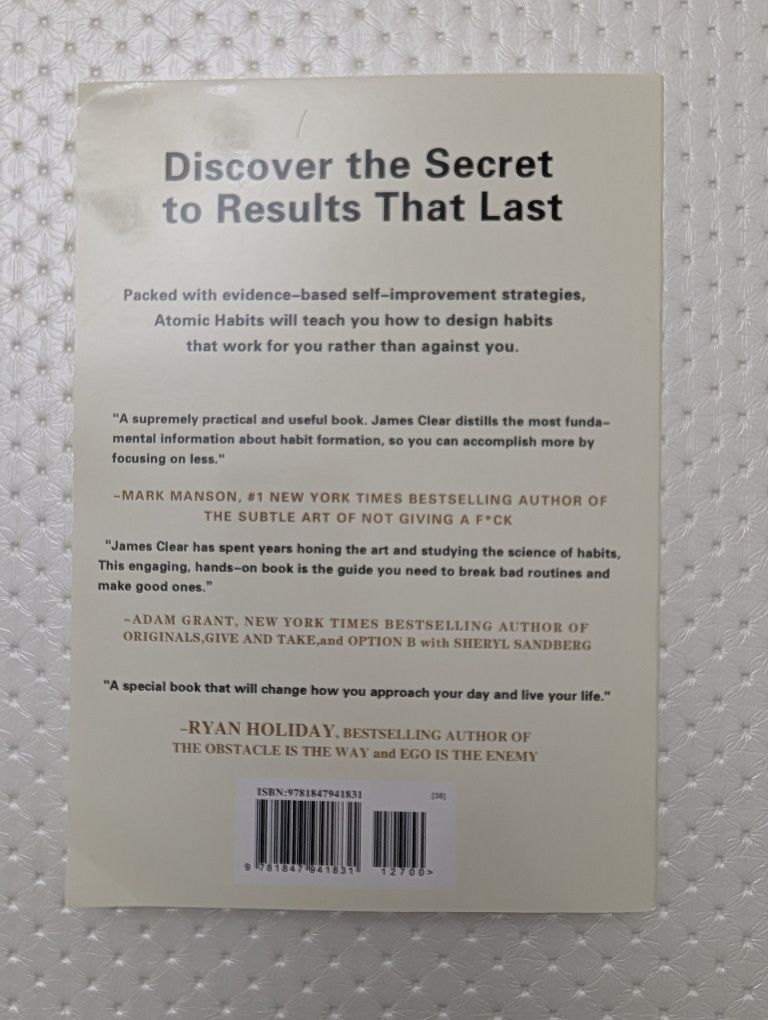 Atomic habits. Атомные привычки на английском.