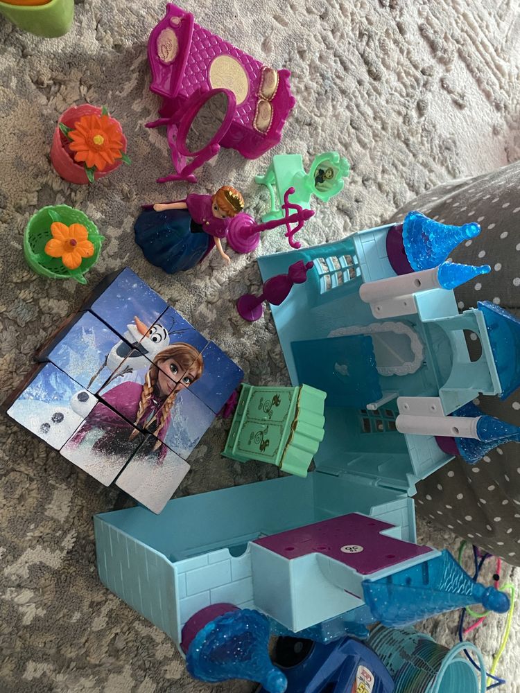Продам игрушки для девочки