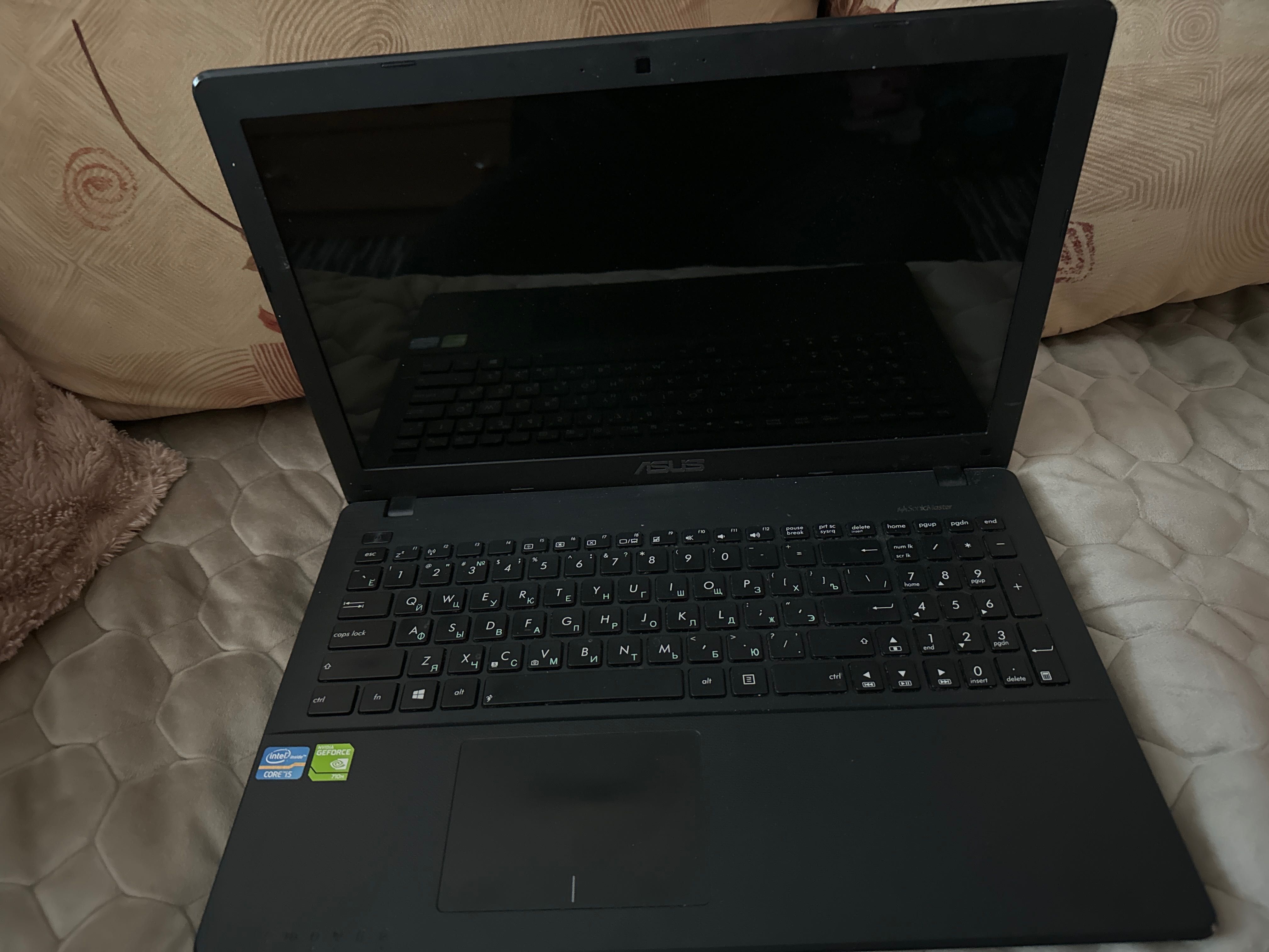 Ноутбук Asus черного цвета